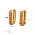 Dettaglio degli orecchini a cerchio rettangolari placcati oro 18k con zirconi rosa - Stile Oro Zircone Rosa (TE6372-PK-G)
