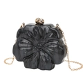 Elegante borsa clutch a fiori in acrilico nero con chiusura dorata e tracolla a catena - Nero