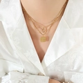 Collana a doppio strato in titanio dorato con pendente quadrato inciso 'YOU & ME' e cuori - Oro