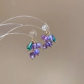 Detailaufnahme bunter Blumenstecker mit lila Perlen und vergoldeten Metallakzenten - 72# Silbernadel - Gold & Lila