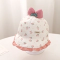 Détail du chapeau de soleil bébé avec fleurs, nœud rose et bordure ondulée douce - 48cm (5-18 mois) / Rose