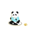 Épingle en émail panda portant un habit chinois bleu sur un symbole Tai Chi - Panda Tai Chi