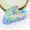 Vintage iridescent heart hair claw clip in purple and blue gradient resin finish - Holographic Multicolor
