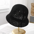 Détail du chapeau cloche en maille ajourée noire avec texture de tissage respirante - M (56-58cm) / Noir