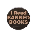 Broche ronde en fer blanc chat avec inscription 'I Read BANNED BOOKS' en marron - Texture brune I Read BANNED BOOKS (XZ8109)