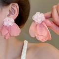 Pendientes de borla con flores de tela rosa y blanca con tachuelas de aguja plata - Pétalos de tul rosa (38#)