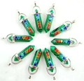 Malachiet hanger in zeshoekige vorm met zeven chakra-stenen en zilveren haakje - Malachiet