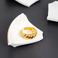 Vergoldeter Croissant-Ring mit gedrehter Textur und glänzend polierter Oberfläche - Einstellbar Offen / Gold