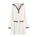 Abito in maglia bianca a maniche lunghe con bordi neri a contrasto e bottoni dorati - S / Bianco