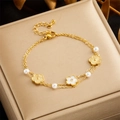Detail of 18K gold-plated layered chain bracelet with flower motifs and pearls - Flower and Pearl Style (B1262)