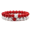Detail von zwei 8mm Tigerauge Türkis Perlenarmbändern in Rot und Weiß mit Marmorierung - 19cm / Zweiteiliges Set / Roter Türkis & Howlith