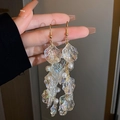 Pendientes de pétalos iridiscentes con borlas de perlas y ganchos dorados elegantes - Concha de Perla Dorada (14# Gancho de Oreja)