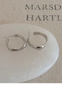 Close-up of minimalist silver hoop earrings with a modern twisted irregular design - 25# Ear Buckle - Silver Irregular Twisted