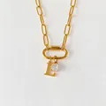 Collana in acciaio inossidabile placcata oro 14K con catena paperclip e lettera L - Lettera L