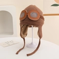 Details einer braunen Strickmütze für Babys mit warmem beigem Fleecefutter und Brille - 3-8 Jahre / Dunkelbraun