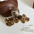 Elegante amberkleurige bloem haarklem met strasstenen en gouden metalen veer - Grijs