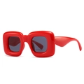 Gafas de sol cuadradas rojas futuristas con montura gruesa y cristales grises - Rojo Negro Gris