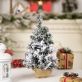 Miniatur-Weihnachtsbaum mit Schneeflocken und Jutesack-Basis in festlicher Deko - Weihnachtsbaum Beflockter Schnee / 30cm