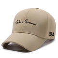 Khakifarbene Baseballkappe aus Baumwolle mit schwarzer Stickerei und 3A-Seitenschrift - Verstellbar / Khaki
