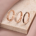Trois bagues en or rose avec chiffres romains, zircons et incrustation en émail noir - Lot de 3 Bagues Or Rose (JZ1509)