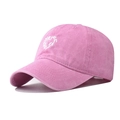 Rosa Baseballkappe aus gewaschener Baumwolle mit weißer Herzstickerei und Retro-Stil - Verstellbar / Rosa