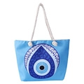 Detail der hellblauen Strandtasche mit Evil-Eye-Muster und weißen Seilgriffen - Hellblau Augen Druck