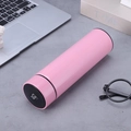 Pink smart thermos cup with temperature display on black lid placed on an office desk - 500ml / Pink
