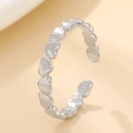 Anello aperto regolabile a forma di cuore in argento lucido con fila di piccoli cuori - Sequenza di Cuori Argento