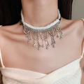 Choker blanc en peluche avec pampilles élégantes en strass pour un look de fête chic - Style Gland à Nœud en Strass Noir
