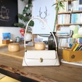 Sac bandoulière minimaliste en similicuir beige avec une boucle dorée rétro élégante - Blanc Mousse