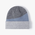 Bonnet d'hiver en maille avec design tricolore en gris foncé, bleu et gris clair - Taille unique / Gris Foncé/Bleu/Gris Clair Bloc de Couleur