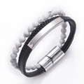Dettaglio del bracciale multistrato in pelle con pietre naturali e chiusura magnetica - Stile con Fibbia Magnetica Turchese Bianco