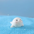 Miniature white seal figurine for micro landscape, cute resin ocean animal ornament - No. 16 Head Up Seal