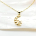 Collana con pendente stella e luna placcata oro 18k con zirconi su sfondo madreperla - Piccola Luna / Oro 18K