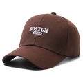Casquette de baseball en coton marron foncé avec broderie blanche Boston 1630 de profil - Réglable / café