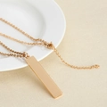 Collana minimalista con ciondolo rettangolare dorato in acciaio inossidabile su vassoio - 8*42MM / Oro