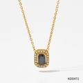 Collar de titanio chapado en oro con piedra rectangular negra y cristales micro-pavé - Estilo de gema negra rectangular dorada (KDD471)