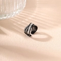 Bague ouverte multicouche noire ornée de pierres de zircone cristallines étincelantes - Style Entrelacé Multi-boucles / Noir