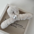 Plush beige faux fur hair claw clip with large pearl accent in a gift box - White Large Pearl Claw Clip 13cm