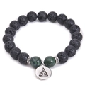 Detail van lavastenen armband met groene kralen en zilveren Boeddha-hanger aan band - Boeddha Hoofd Hanger 10mm Lavasteen Groene Kralen Stijl