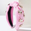 Détail du serre-tête noué rose avec cœur LOVE doré, cristaux roses et petites perles blanches - Rose