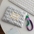 Silberne gesteppte Herztasche mit Metallic-Finish und bunt gewebtem Seil-Griffriemen - Herz Weiß