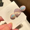 Macro detail of seashell hair clip with colorful laser luster and central purple shell pearl - 7* Mermaid Pearl Shell - Purple