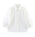 Détail d'une chemise blanche boutonnée avec manches bouffantes et col polo classique - Haut Blanc