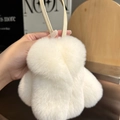 Llavero de peluche blanco de piel de conejo con textura suave y correa a juego - Blanco Roto