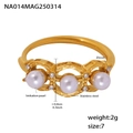 Detalle de anillo de acero dorado con circón y perlas, talla 7, peso de 2g - US 7 / Dorado