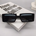 Lunettes de soleil rectangulaires noires chics avec verres foncés pour un look moderne - Noir Brillant