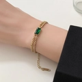 Bracelet en acier inoxydable doré avec chaîne cubaine et pierre verte rectangulaire - E224 Bracelet Pierre Verte Or