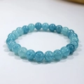 Detailaufnahme von blauem Perlenarmband mit natürlicher Textur und polierten Steinen - 3# (Blauer Crackle-Stein)
