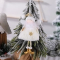 Angelo di Natale bianco con ali di piuma e paillettes dorate su un albero innevato - Angelo Bianco con Cappello di Paillettes